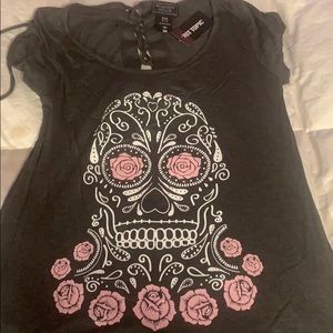 Shirt with glitter skull
